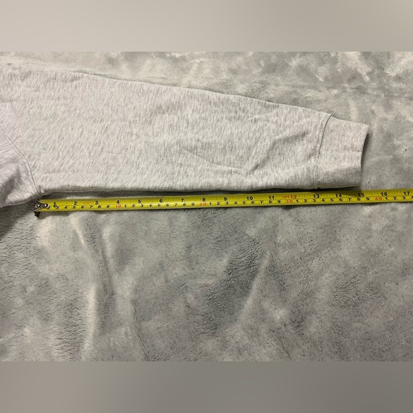 ***π3 for $35./NWOT French Connection light heather grey sweat shirt, red Love. - Picture 10 of 11